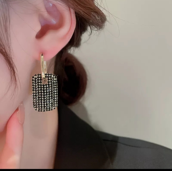 Fashion Jewelry Jewelry - HOST PICK 👌😊❤️New, Black Rectangle Earrings